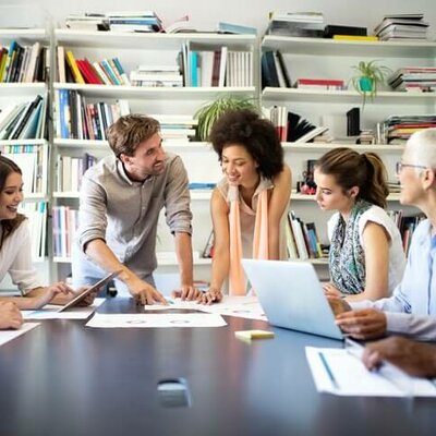 Timeline: Línea de tiempo en estilos de liderazgo