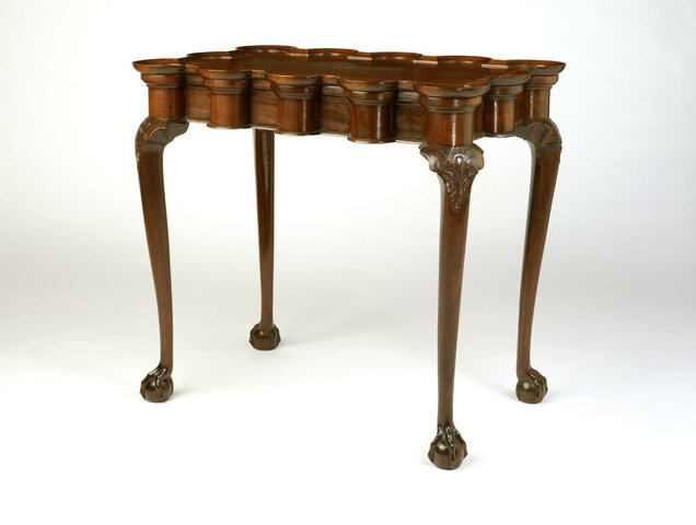Maker unknown, Tea table, Boston, mahogany and white pine, 1745–65. Winterthur Museum