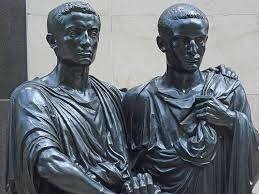 Se crean los tribunos de la plebe y os ediles