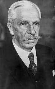 Pedro Lascuráin asume la presidencia.