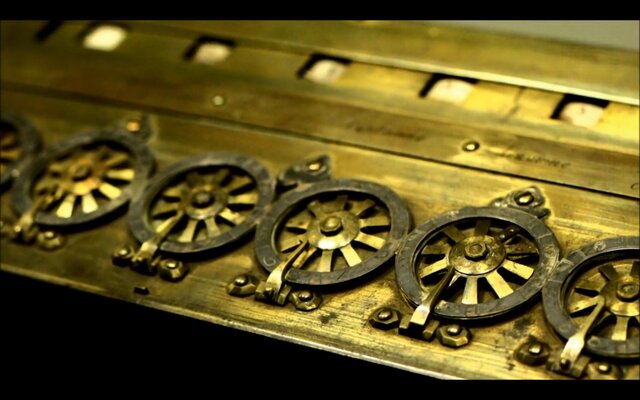 Máquina mecánica de ruedas para sumar.