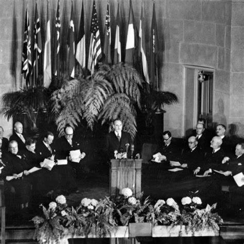 Creación de la OTAN por el Tratado de Washington