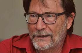 Publica "Manual de historia de las religiones"