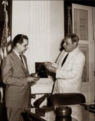 Gana elecciones para gobernación