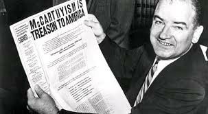 Caza de brujas por el senador Mc Carthy en EEUU.