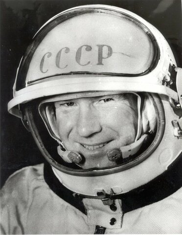 The first space walk (URSS)