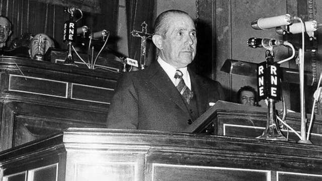 Cese de Arias Navarro como presidente del gobierno