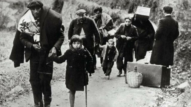 Miles de refugiados y el propio gobierno republicano cruzan la frontera francesa; los franquistas conquistan el resto de Cataluña.