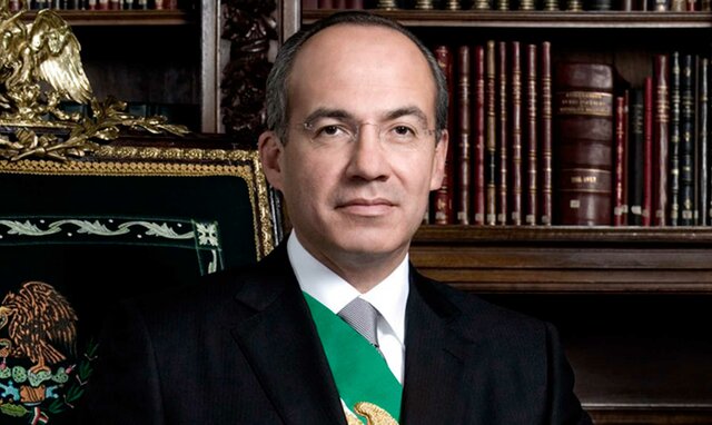 Felipe Calderón entra al poder