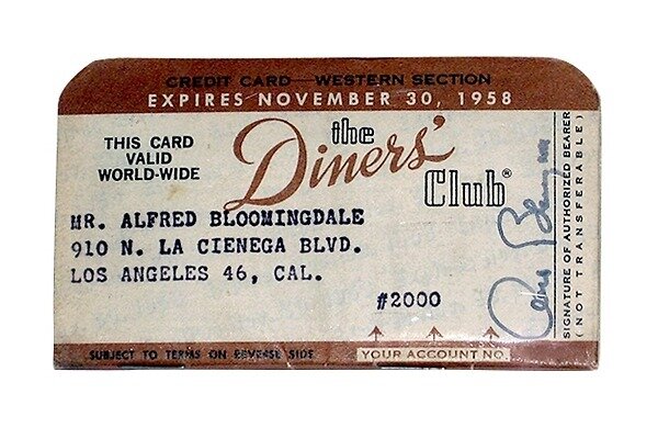 se crearon las tarjetas de crédito