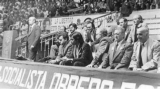 Legalización del PSOE.