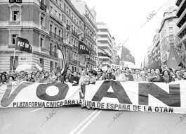 España aprueba en referéndum su entrada en la OTAN. (12/marzo)