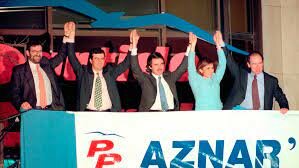 El Partido Popular gana en las elecciones generales por mayoría simple y José María Aznar se convierte en presidente del Gobierno. (3/marzo)