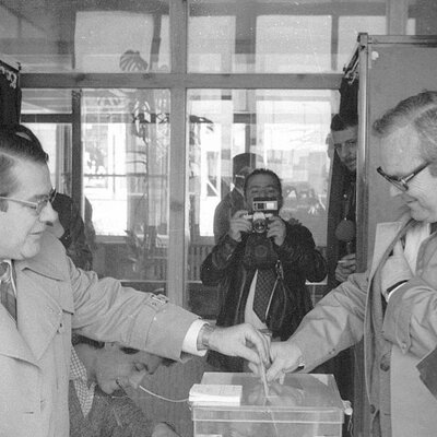 Timeline: UNIDAD 12.2: Los gobiernos democráticos (1979-2000)