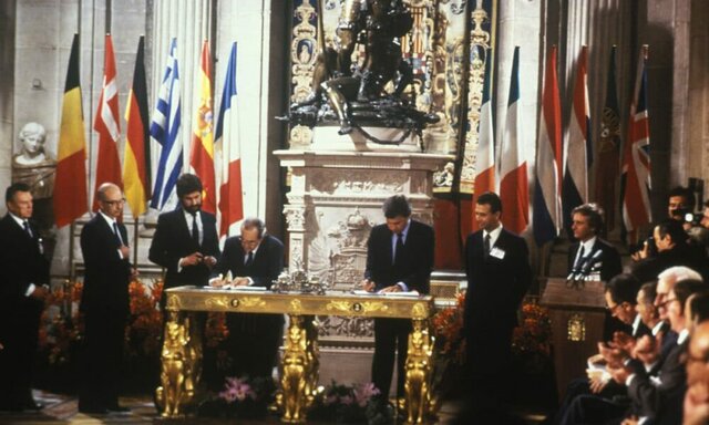 ADHESIÓN DE ESPAÑA A LA CEE.