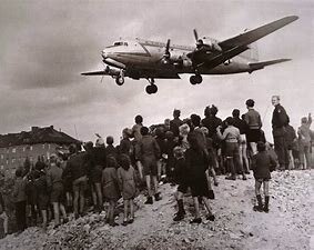 Bloqueo de Berlín Oriental. 1a crisis de Berlín