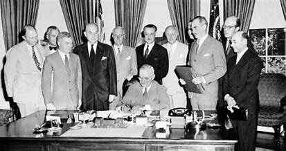 Creación de la OTAN por el Tratado de Washington