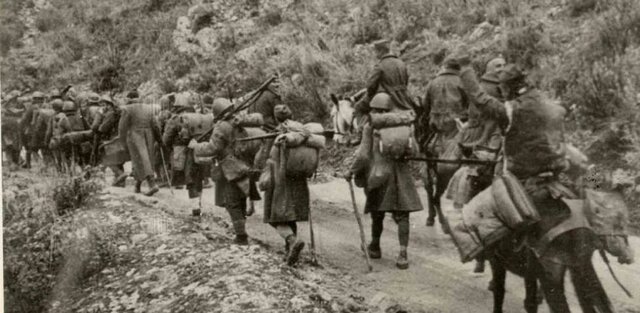 Italia invade el norte de África y Grecia con ayuda de Alemania.