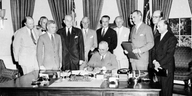 Creación de la OTAN por el Tratado de Washington