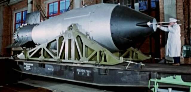 La URSS desarrolla una bomba atómica más potente