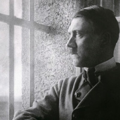 Timeline: 1923  Hitler va a la cárcel