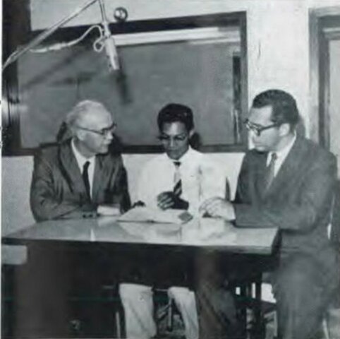 H. M. S. Richards comienza a transmitir The Voice of Prophecy