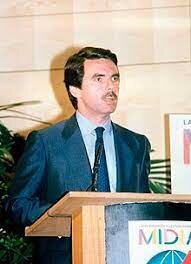 El Partido Popular gana en las elecciones generales por mayoría simple y José María Aznar se convierte en presidente del Gobierno.