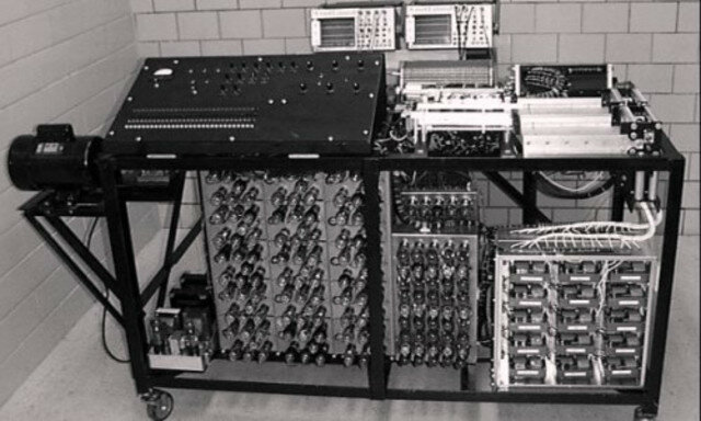 COMPUTADORA DIGITAL ELECTRÓNICA