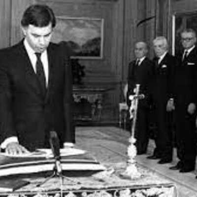 Timeline: EJE CRONOLÓGICO UNIDAD 12.2: Los gobiernos  democráticos (1979-2000).