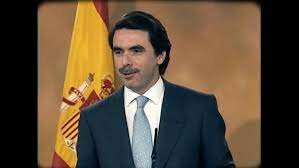 El Partido Popular gana en las elecciones generales por mayoría simple y José María Aznar se convierte en presidente del Gobierno. (3/marzo)