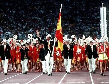 España es el país anfitrión de las Olimpiadas y de la Exposición Universal.