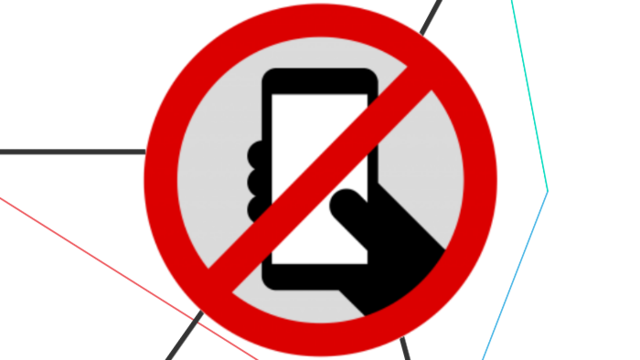 Política de regulación del no uso de equipos de comunicación móviles mientras se conduce.