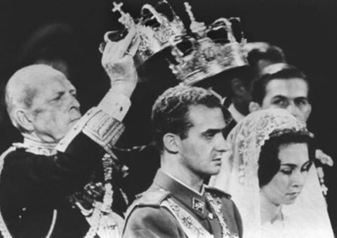 Juan Carlos sube al trono