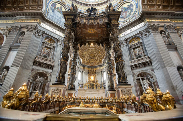 Baldaquino y Cátedra de S. Pedro.