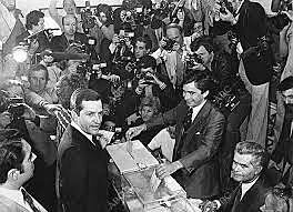 Adolfo Suárez gana las elecciones.