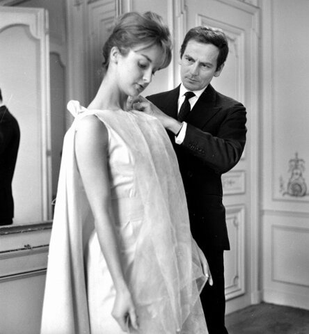 Primeira colección de Pierre Cardín en Paris.