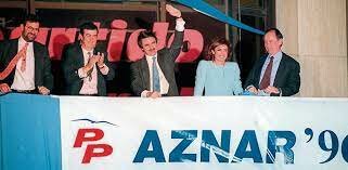El Partido Popular gana en las elecciones generales por mayoría simple y José María Aznar se convierte en presidente del Gobierno.