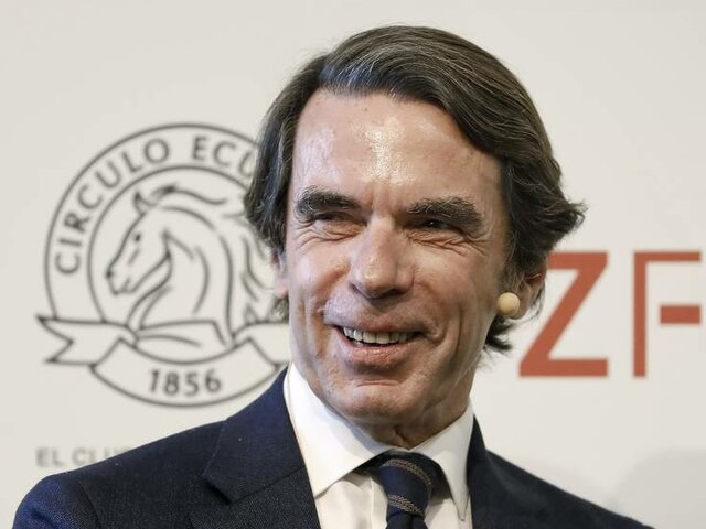 El Partido Popular gana en las elecciones generales por mayoría absoluta y José María Aznar se mantiene como presidente del Gobierno.