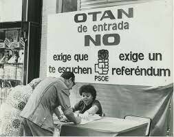 España aprueba en referéndum su entrada en la OTAN.