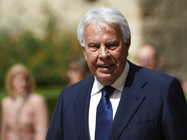 El PSOE gana las elecciones generales por mayoría simple y Felipe González se mantiene como presidente del Gobierno.4a legislatura