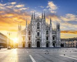 si trasferisce a Milano