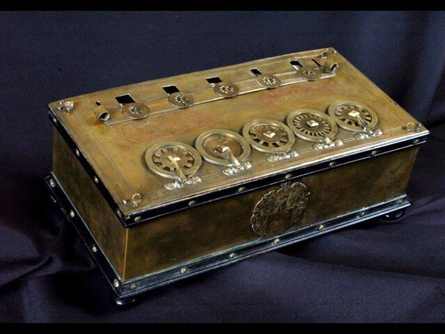 Un francés de 18 años de nombre Blaise Pascal, inventó la primera máquina de sumar: la Pascalina.