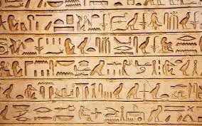 En Egipto se desarrolló la escritura jeroglífica
