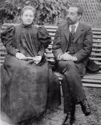 Casament i primer llibre de poesies