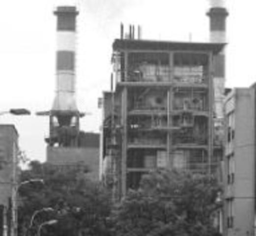 Ocupación militar de UTE para restablecer los servicios cortados por la huelgade sus trabajadores.