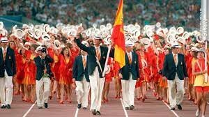 España es el país anfitrión de las Olimpiadas y de la Exposición Universal.