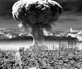 La primera bomba atómica en uso