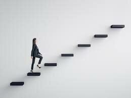 ¿Cómo me veo de aquí en 5 años?  - Siendo una mujer exitosa, Directora de alguna empresa importante