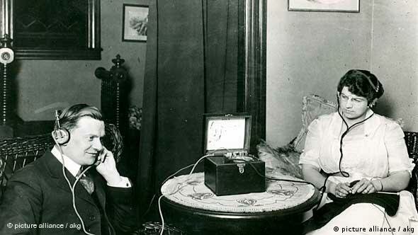 Primera transmisión radiofónica.