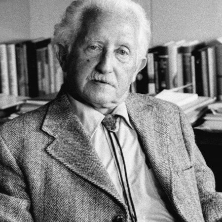 Nace Erik Erikson